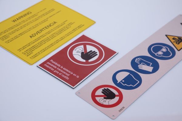 Identificación industrial en aluminio anodizado de Alumigraf